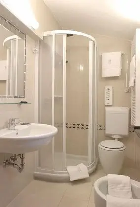 Economy Oda, Ortak Banyo