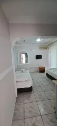 Manzarasız 4 Kişilik Oda (İki Bölümlü)
