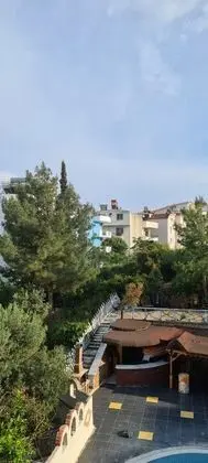 Havuz ve Bahçe Manzaralı 2 Kişilik Oda