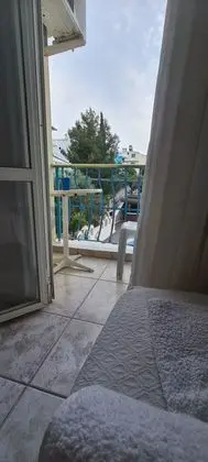 Havuz ve Bahçe Manzaralı 2 Kişilik Oda