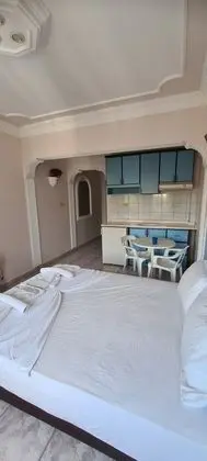 Havuz ve Bahçe Manzaralı 2 Kişilik Oda