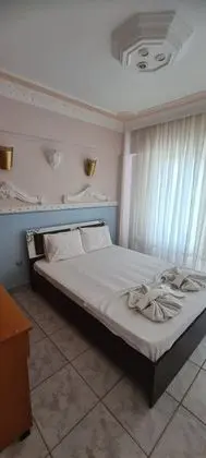 Havuz ve Bahçe Manzaralı 2 Kişilik Oda