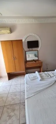 Havuz ve Bahçe Manzaralı 2 Kişilik Oda