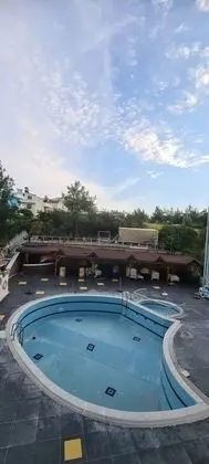 Havuz ve Bahçe Manzaralı 2 Kişilik Oda