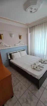 Havuz ve Bahçe Manzaralı 2 Kişilik Oda