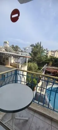 Havuz ve Bahçe Manzaralı 2 Kişilik Oda