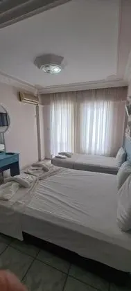 Havuz ve Bahçe Manzaralı 3 Kişilik Oda ( Tek Bölümlü)