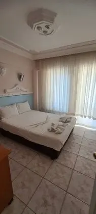Şehir Manzaralı 4 Kişilik Oda ( İki Bölümlü)