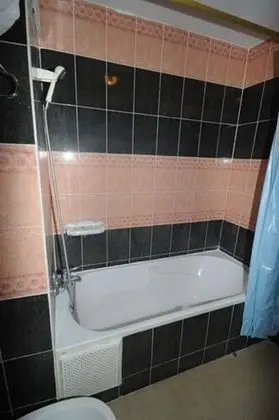 Tek Büyük veya İki Ayrı Yataklı Oda, Havuz Manzaralı