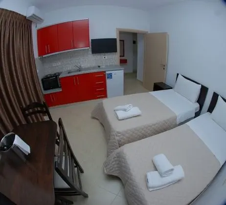 Tek Büyük Yataklı Oda, Balkon (with kitchen)