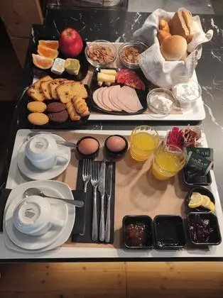 Odada yemek servisi