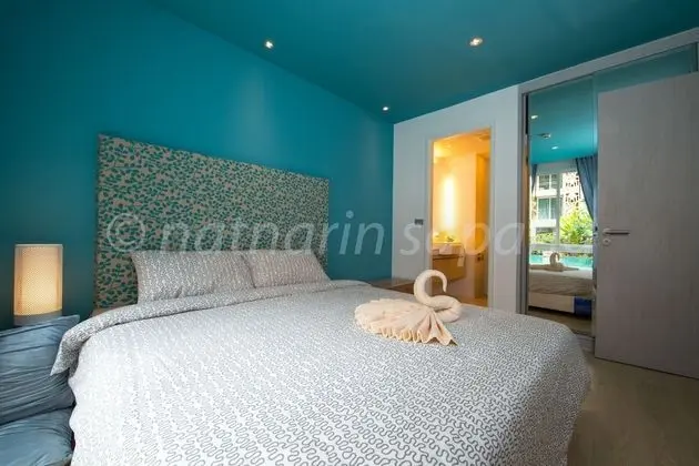 Suite with submarine view