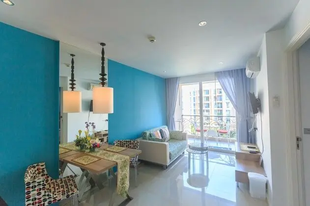 1 Bedroom Apartment with Pool View