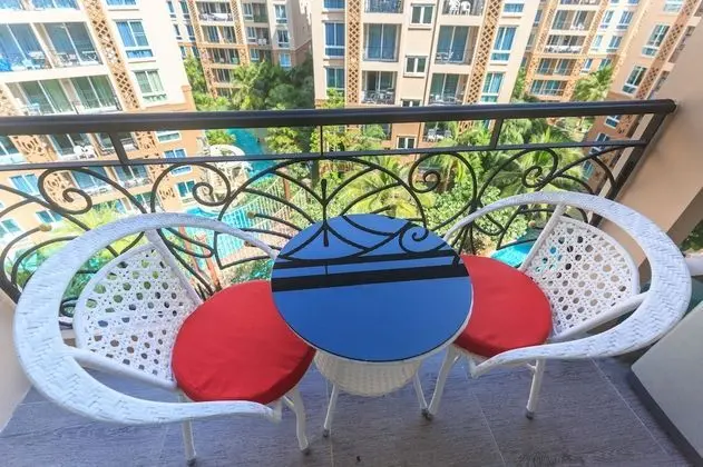 1 Bedroom Apartment with Pool View