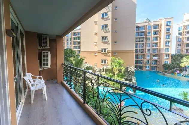 1 Bedroom Apartment with Pool View