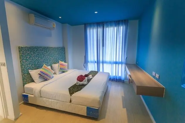 2 Bedroom Apartment with Pool View
