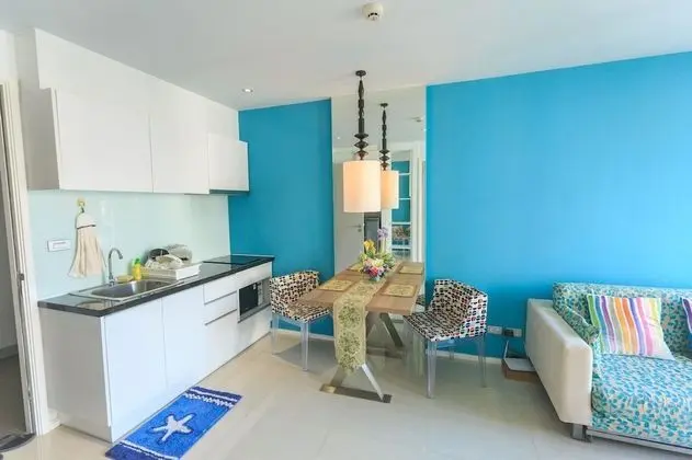 2 Bedroom Apartment with Pool View