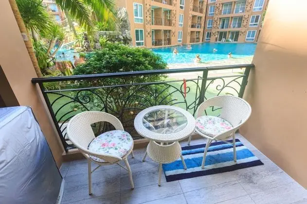 2 Bedroom Apartment with Pool View