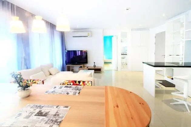 2 Bedrooms Family Suite with Kitchen, Pool View