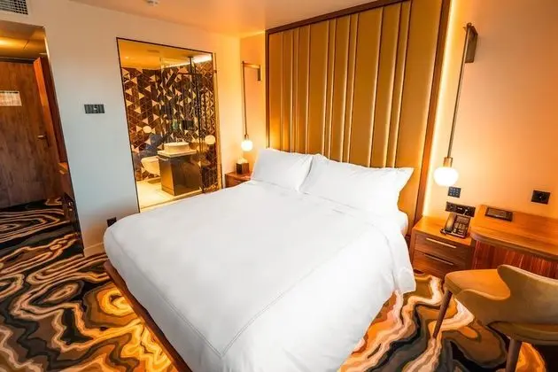 Amazing Room - East Wing