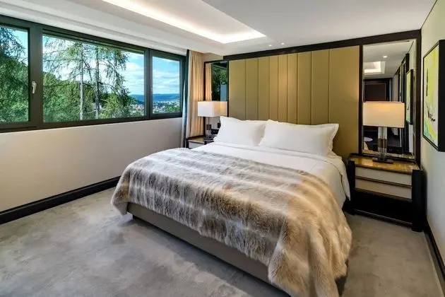 Generous Room