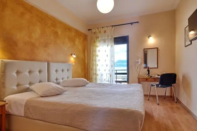 Tek Büyük veya İki Ayrı Yataklı Oda, Deniz Manzaralı