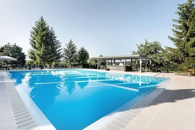 Standard Tek Büyük veya İki Ayrı Yataklı Oda, Havuz Manzaralı
