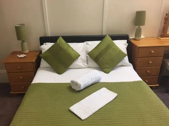 Standard Tek Büyük veya İki Ayrı Yataklı Oda, Banyolu/Duşlu