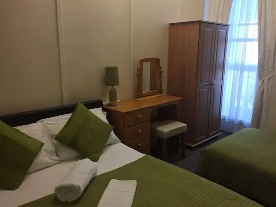 Standard Tek Büyük veya İki Ayrı Yataklı Oda, Banyolu/Duşlu