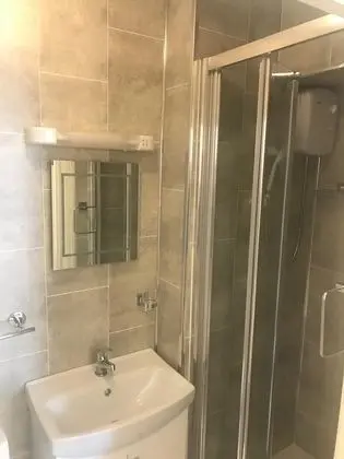 Standard Tek Büyük veya İki Ayrı Yataklı Oda, Banyolu/Duşlu