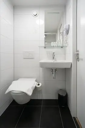 Üç Kişilik Oda