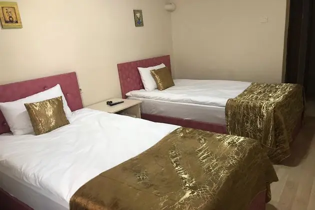 Üç Kişilik Oda