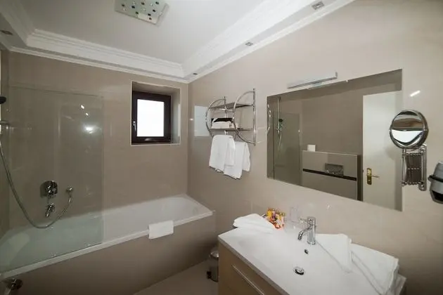 Tek Büyük Yataklı Oda, Balkon