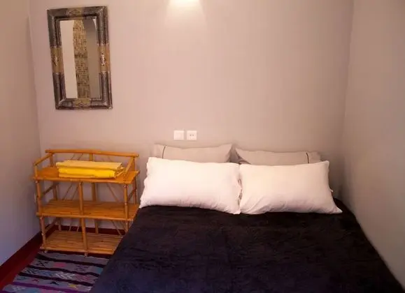 Tek Büyük Yataklı Oda, Ortak Banyo