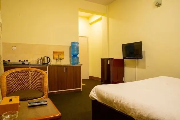 Basic Stüdyo, 1 Büyük (Queen) Boy Yatak, Küçük Mutfak