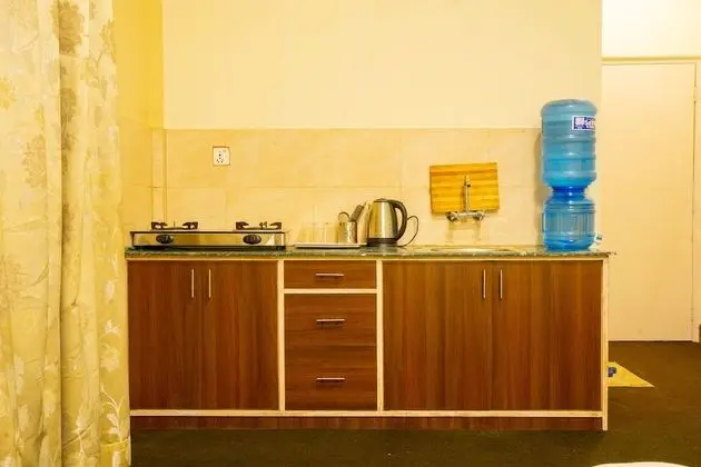 Basic Stüdyo, 1 Büyük (Queen) Boy Yatak, Küçük Mutfak