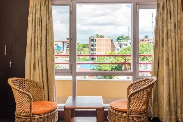 Basic Stüdyo, 1 Büyük (Queen) Boy Yatak, Küçük Mutfak