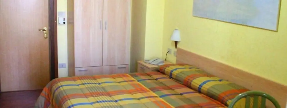 Büyük Yataklı Tek Kişilik Oda