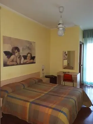 Büyük Yataklı Tek Kişilik Oda