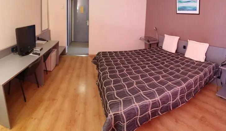 Classic Tek Büyük Yataklı Oda