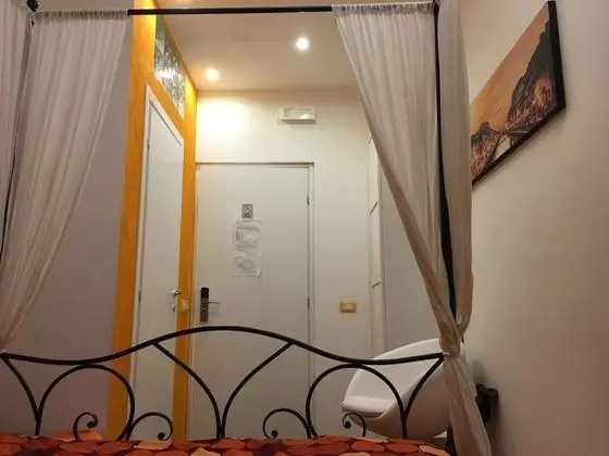 Tek Büyük Yataklı Oda (Naviglio)