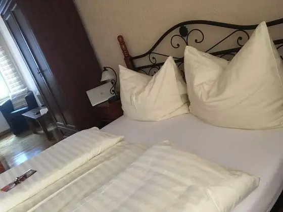 Classic Tek Büyük Yataklı Oda