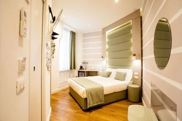 Standard Oda (Via Di Monale 75)