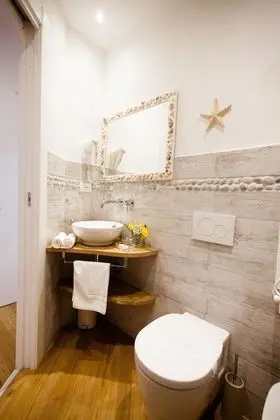 Standard Oda (Via Di Monale 75)