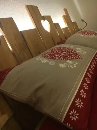 Design Tek Büyük Yataklı Oda, Dağ Manzaralı