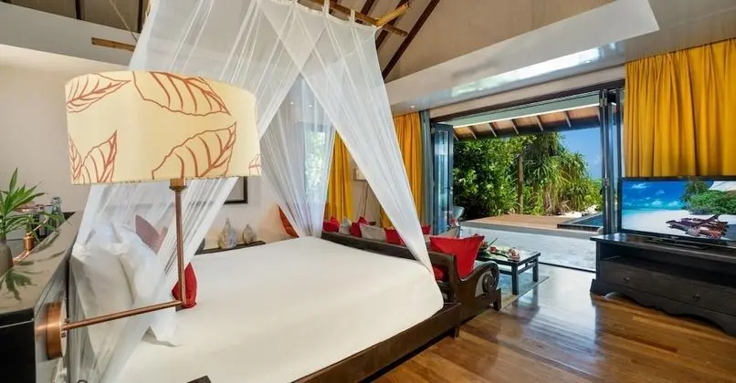 Premium Tek Büyük Yataklı Oda (Kanifushi Beach Villa with Pool)