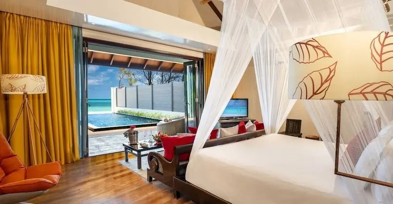 Premium Tek Büyük Yataklı Oda (Kanifushi Beach Villa with Pool)