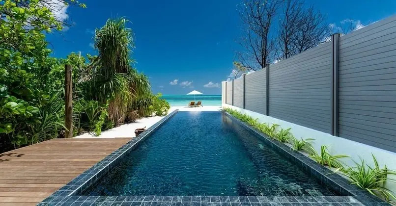 Premium Tek Büyük Yataklı Oda (Kanifushi Beach Villa with Pool)