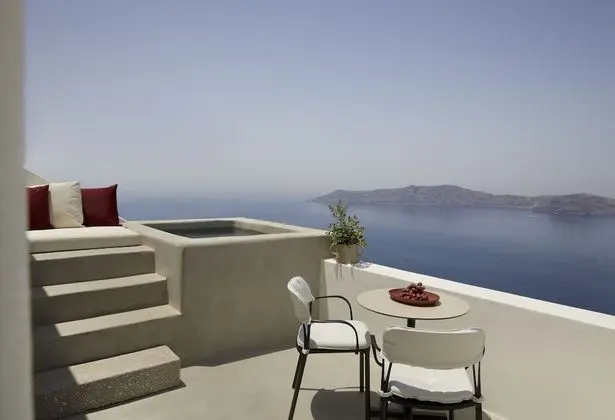 Grace Suite with Plunge Pool and Caldera View