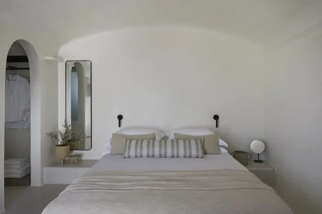Grace Suite with Plunge Pool and Caldera View